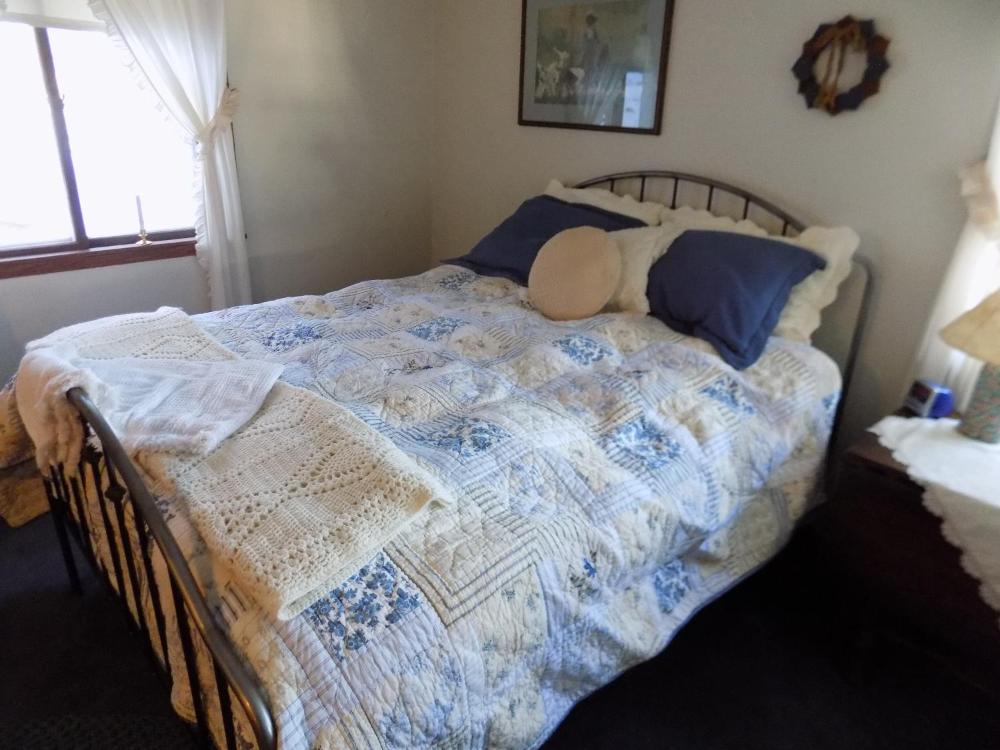 Queen Room with Sea View interior